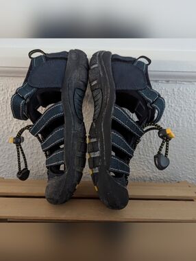 Keen Newport H2 Sandals Kids Youth sz 2 Navy Blue Sport Shoes Boys Girls